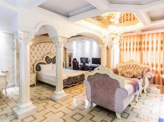 No.7 Theme Hotel