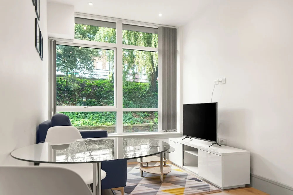 Charming 1-bed Apartment in Harrow