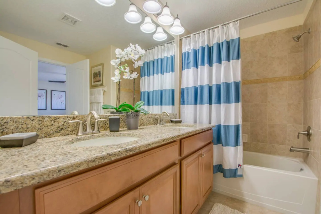 Pleasant home near Disney with private pool