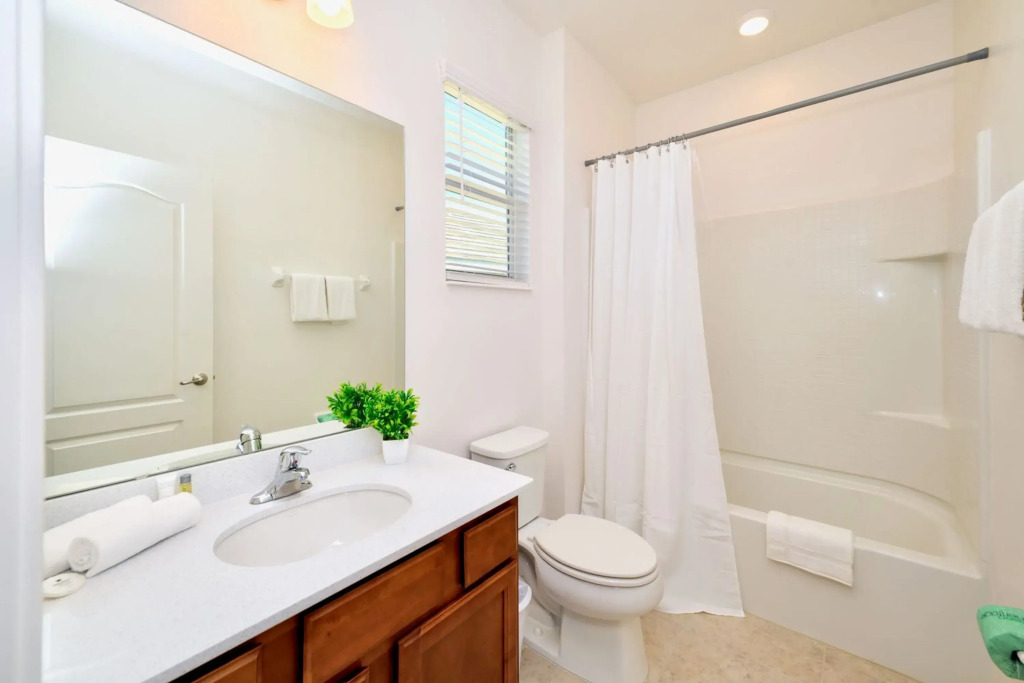 Upstay - 19 Guest Home w Pool  Games - Near Disney, Kissimmee