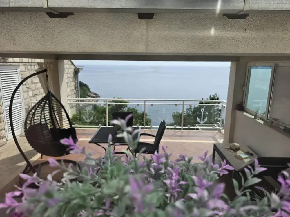 Indys Beach Apartments