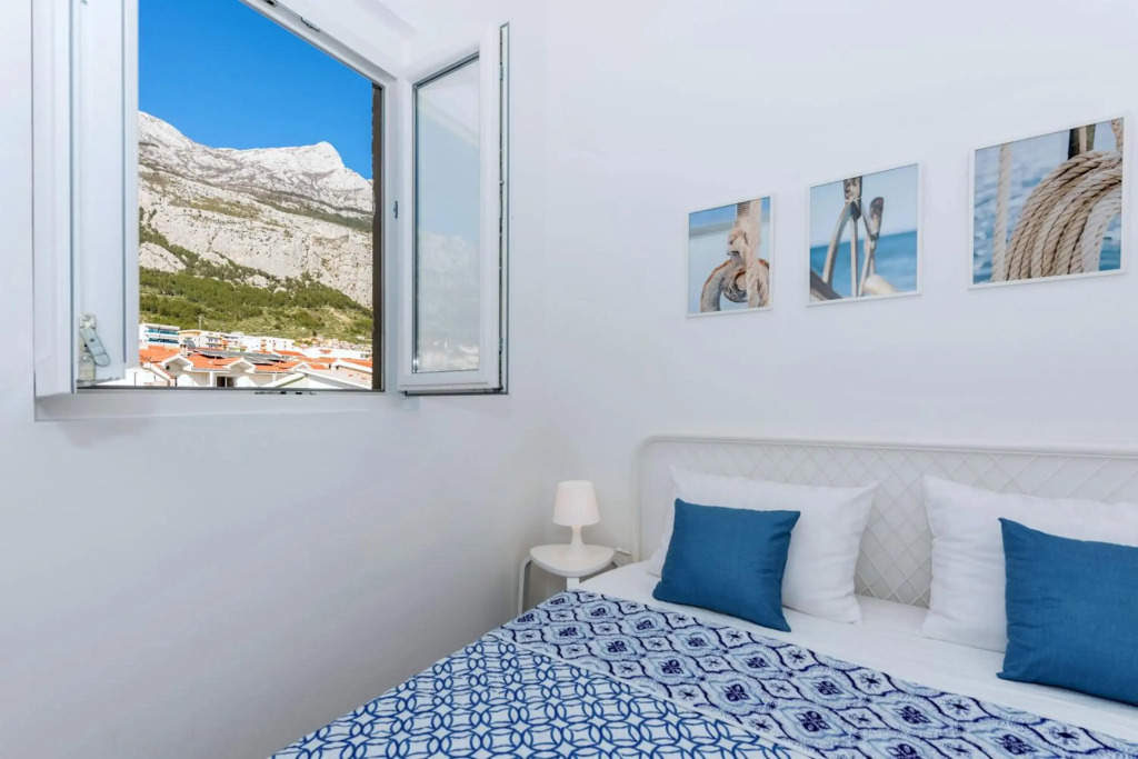 Vista Mare Apartment - Brand New, 3 Bedroom, Sea View