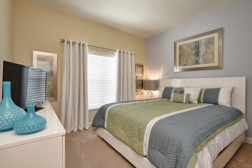 Storey Lake 5 Bedroom Townhome w Pool - 1600ST