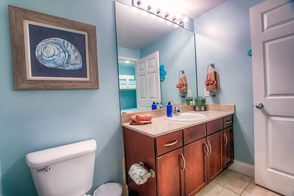 Laketown Wharf #638 by Nautical Properties