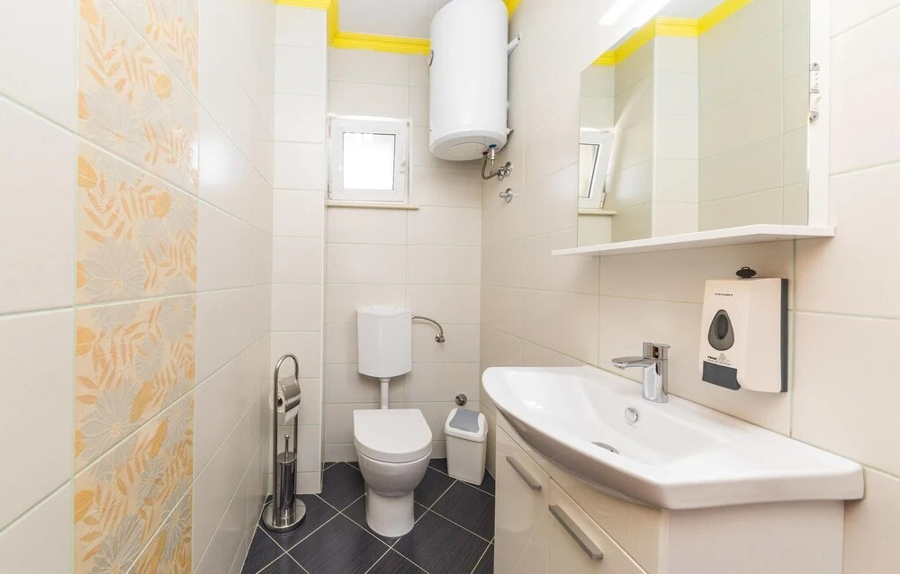 Beautiful Home in Kastel Luksic With Sauna, Wifi and 7 Bedrooms