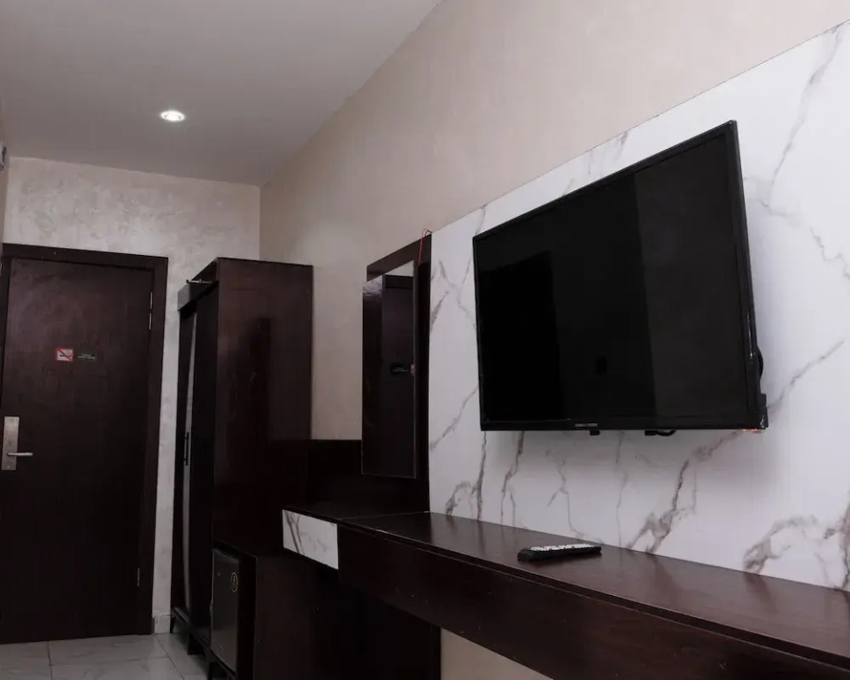 Formula 2 Hotels and Suites