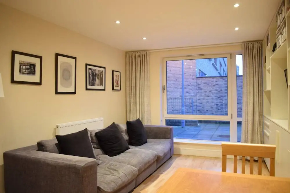 2 Bedroom Apartment Near The Oval Sleeps 4