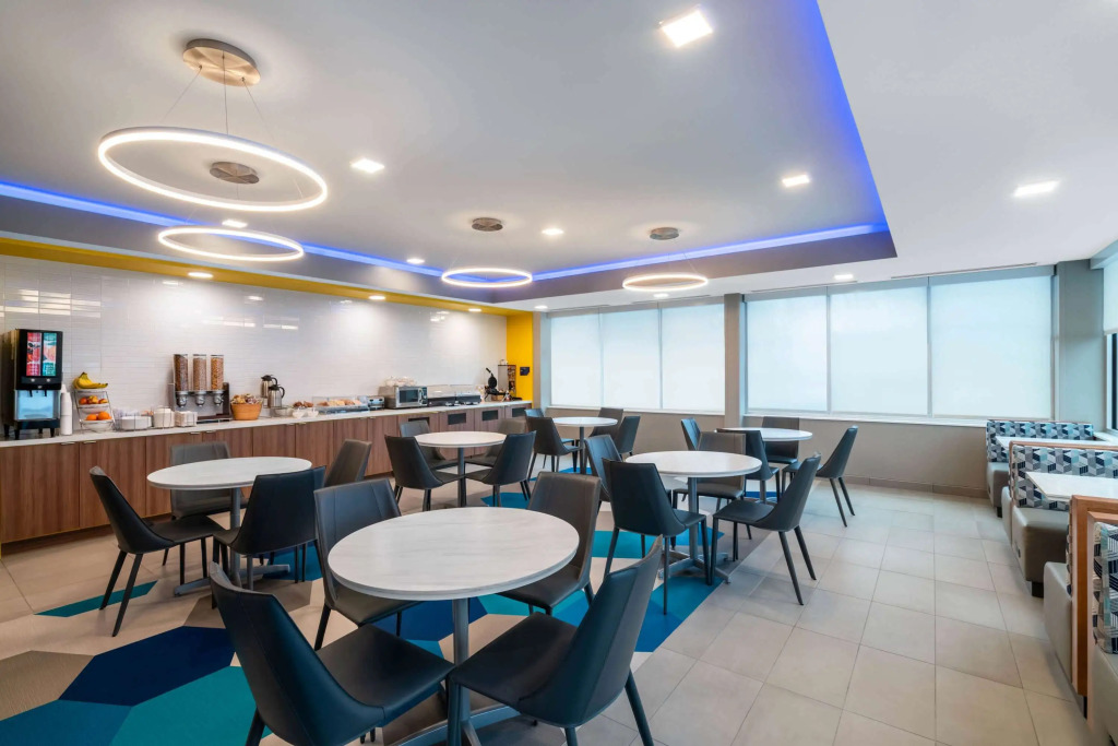 Microtel Inn & Suites by Wyndham Hot Springs