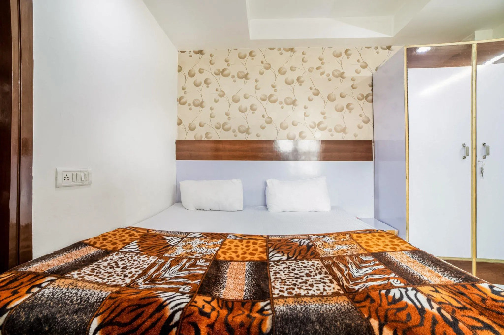 Hotel O Nangloi Railway Station Formerly Chahal Guest House