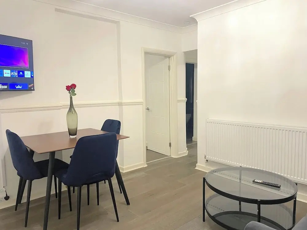 Centrally Located Budget Apartment, 3mins to Tube