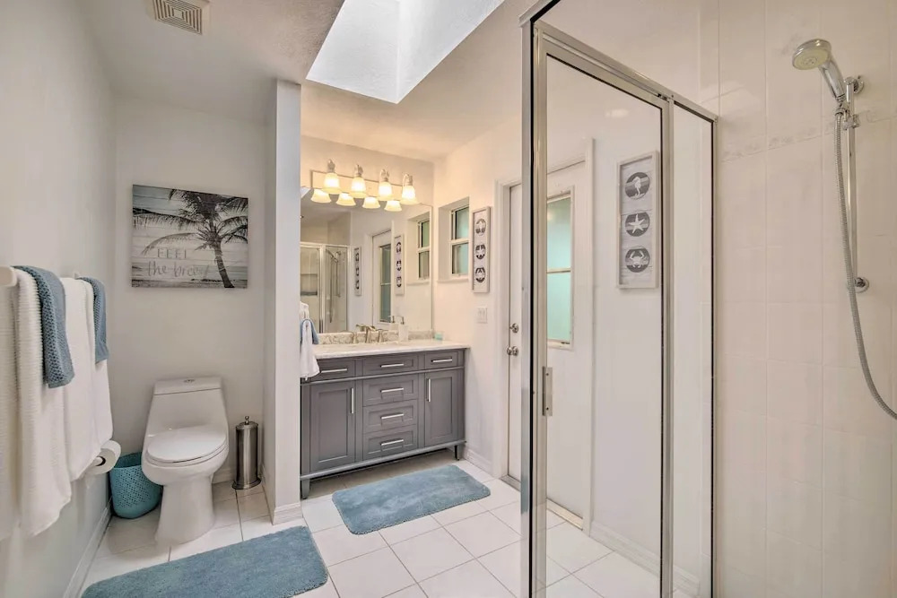 Crystal River Gem Near Three Sisters Springs!
