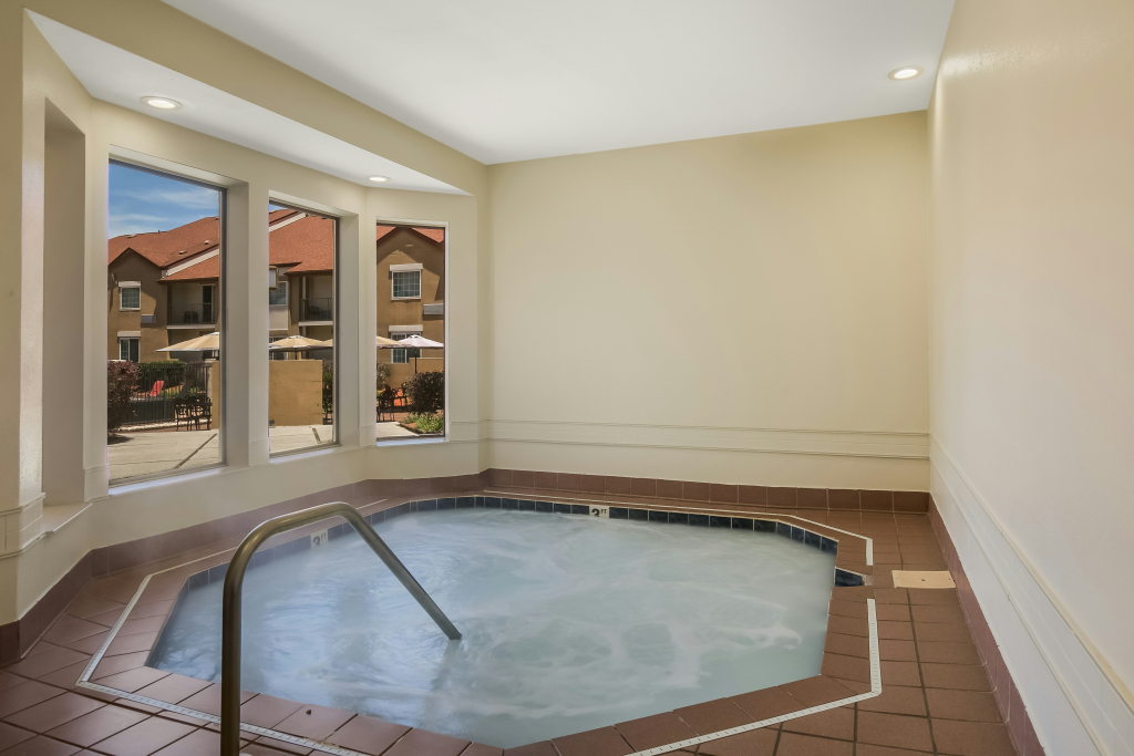 Red Roof Inn PLUS+ & Suites Knoxville West - Cedar Bluff
