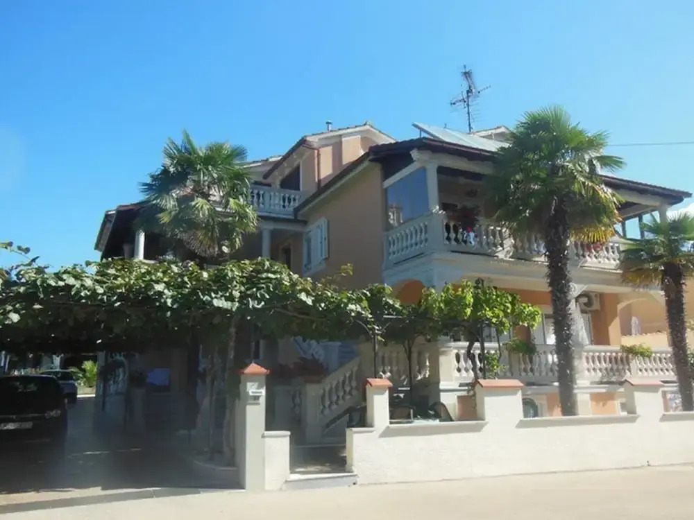 Pretty Apartment With Balcony