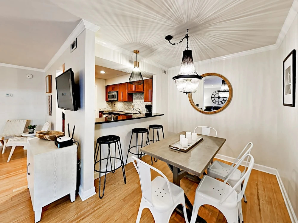 Chic SoBro - 1 Br Apts