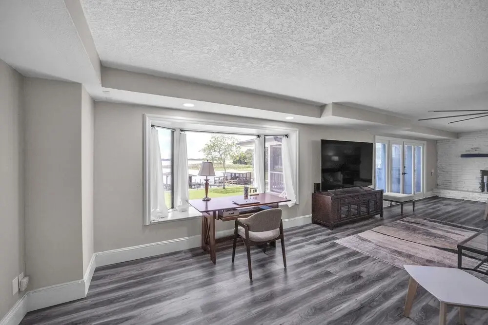 Beautiful Lake View Retreat Drivable To Theme Parks 3 Bedroom Home