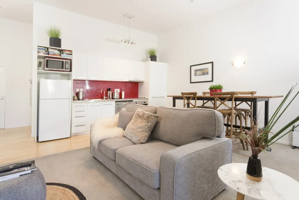 TOWNY - Top Floor Tranquility - 2 Bedrooms