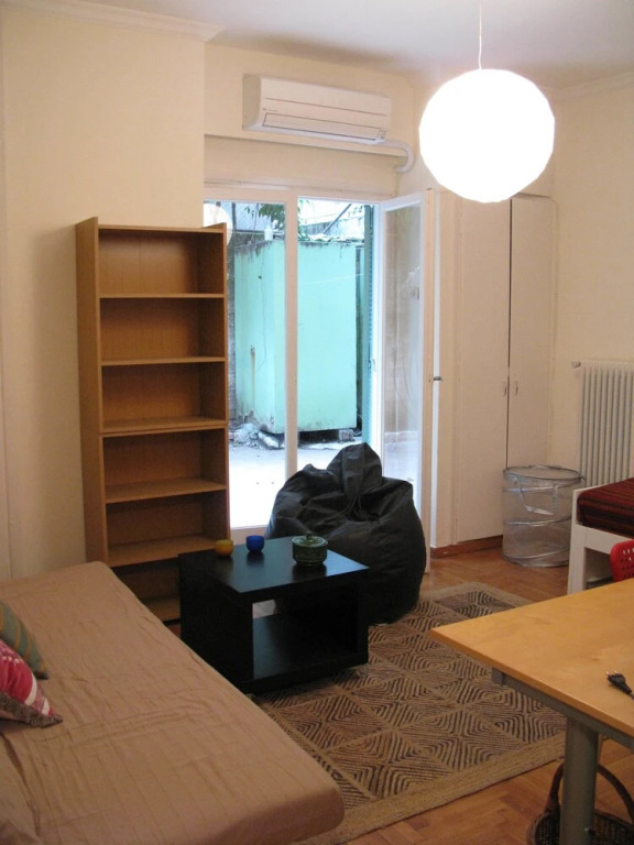 Quiet Apartment Ideal for 2 Near Center