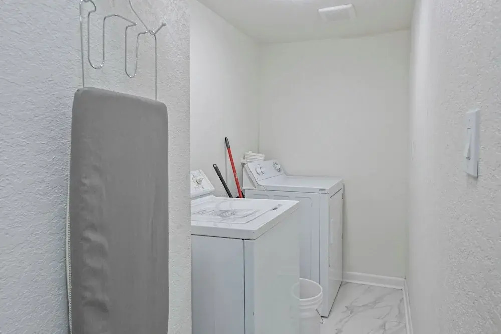 Glorius Amazing 2br/1ba Stay Near Lively Downtown!