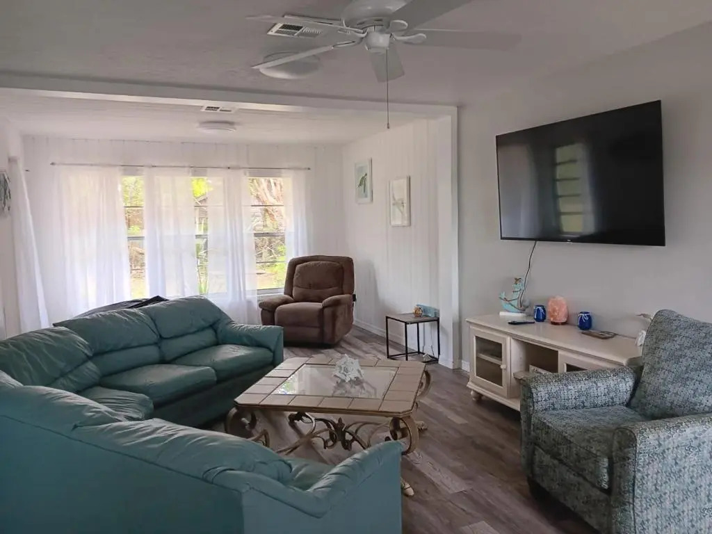 Beautiful 3/2 in Sarasota Internal name: 1840 Glengary