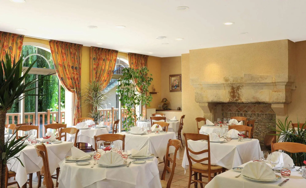 Logis Hôtel & Restaurant Le Cheval Blanc et Clovis