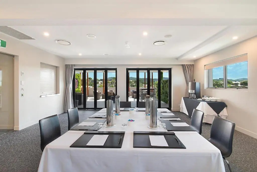 Jephson Hotel & Apartments