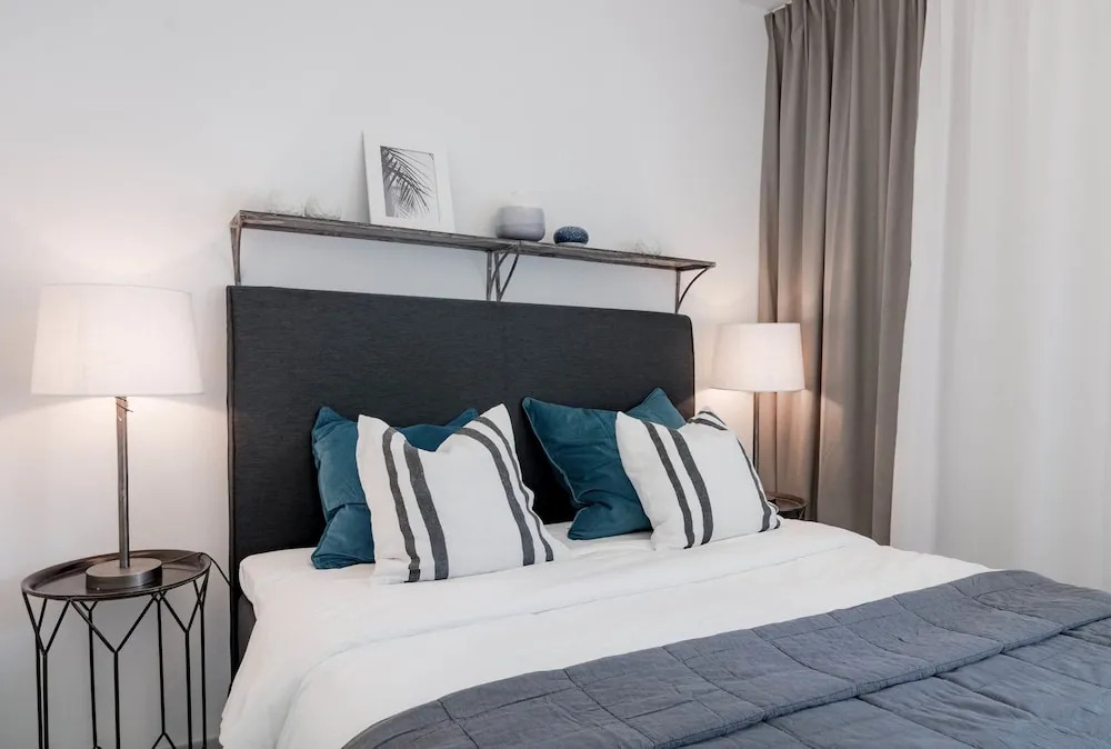 IVY- Fantastic 3 bedroom apt with private garden