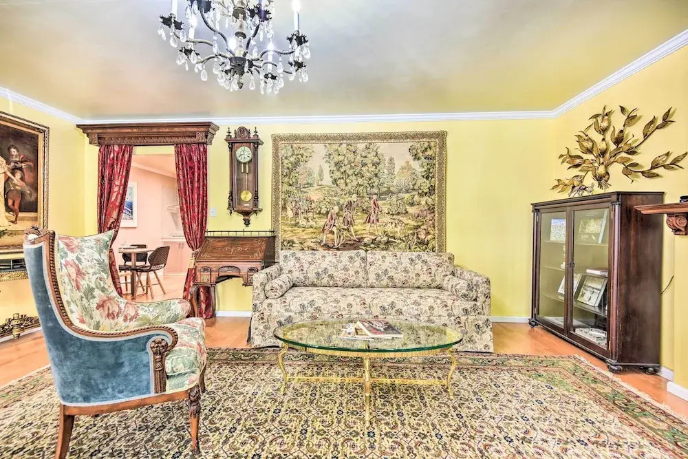 Romantic Pasadena Home w/ Covered Porch!