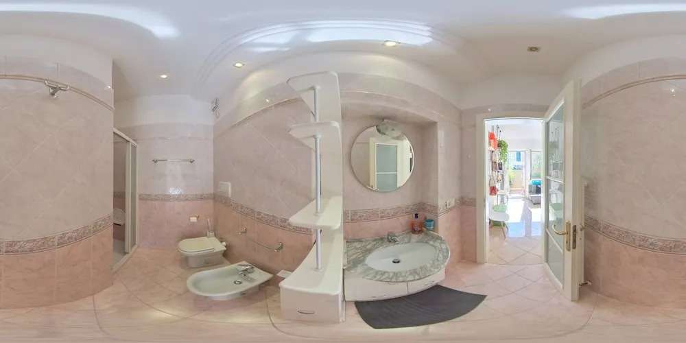 Beachfront, private Garden, central Area, private Entrance