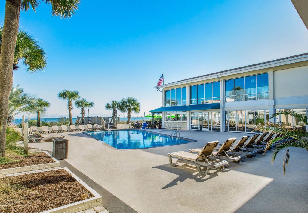 The Oceanfront Litchfield Inn 251
