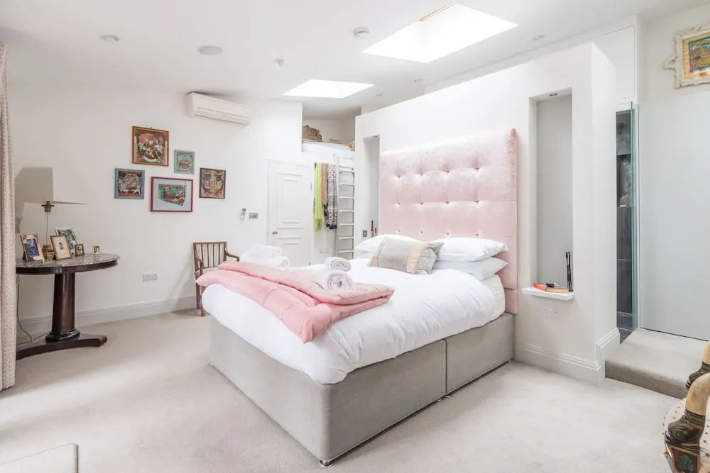 Classic Hammersmith Home by Ravenscourt Park