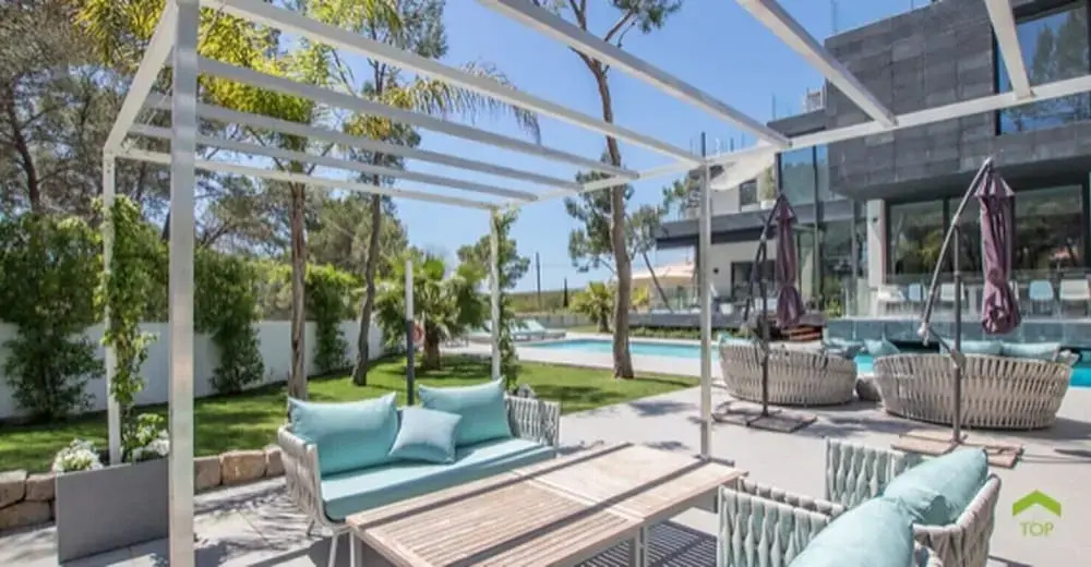 Spectacular Holiday Home With Private Pool Near the sea