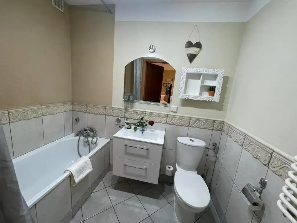 Villa Regina - Spokojna okolica - 100 metrów od lasu - blisko szpitala