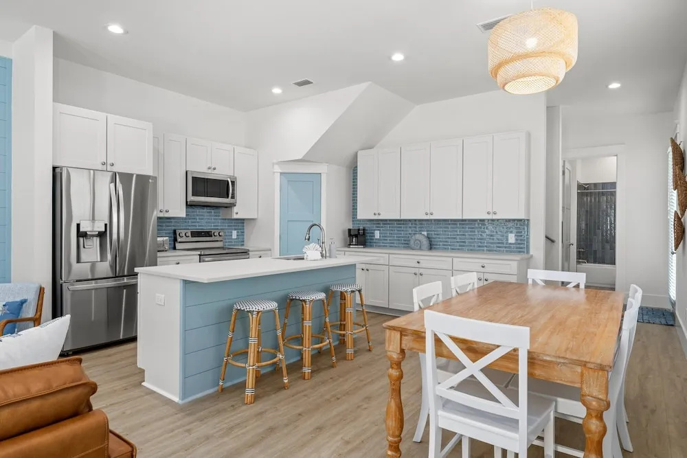 Spectacular 3br 4ba w/ Private Pool, 2 Min Walk to Beach - Sleeps 15!