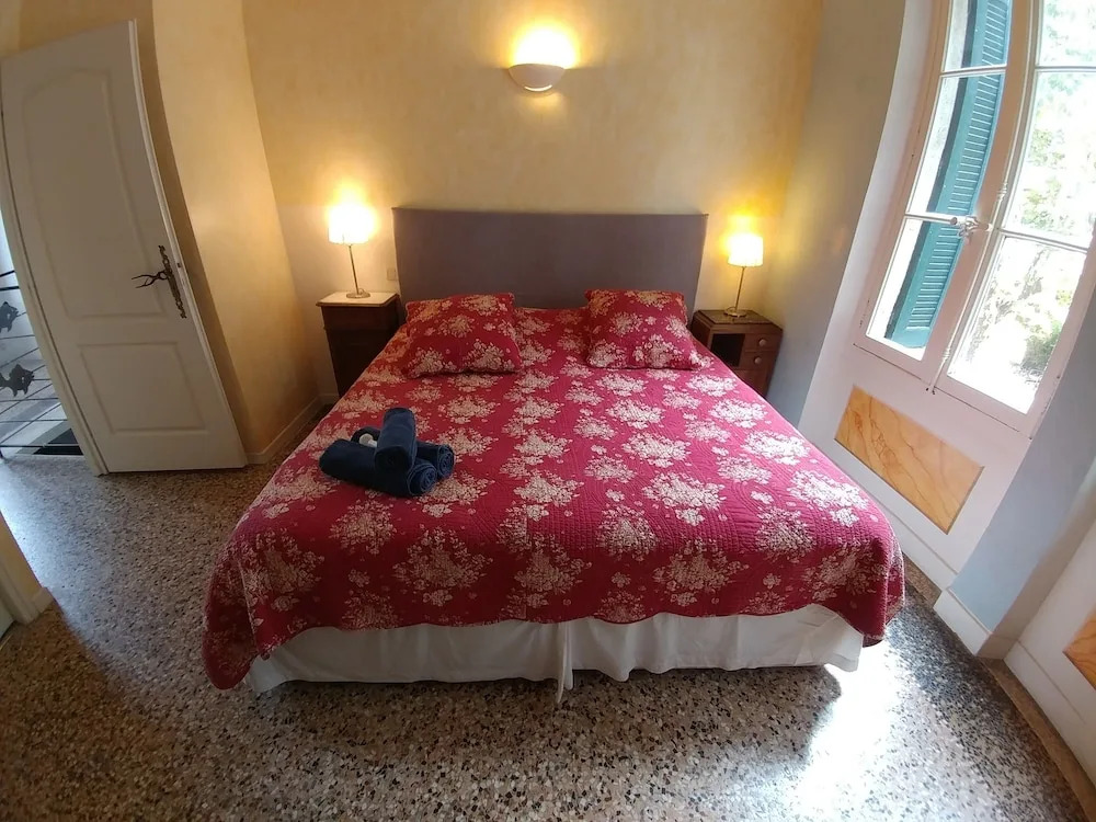 5 Family Apartments with Pool & Large Garden in Historic Pézenas Convent