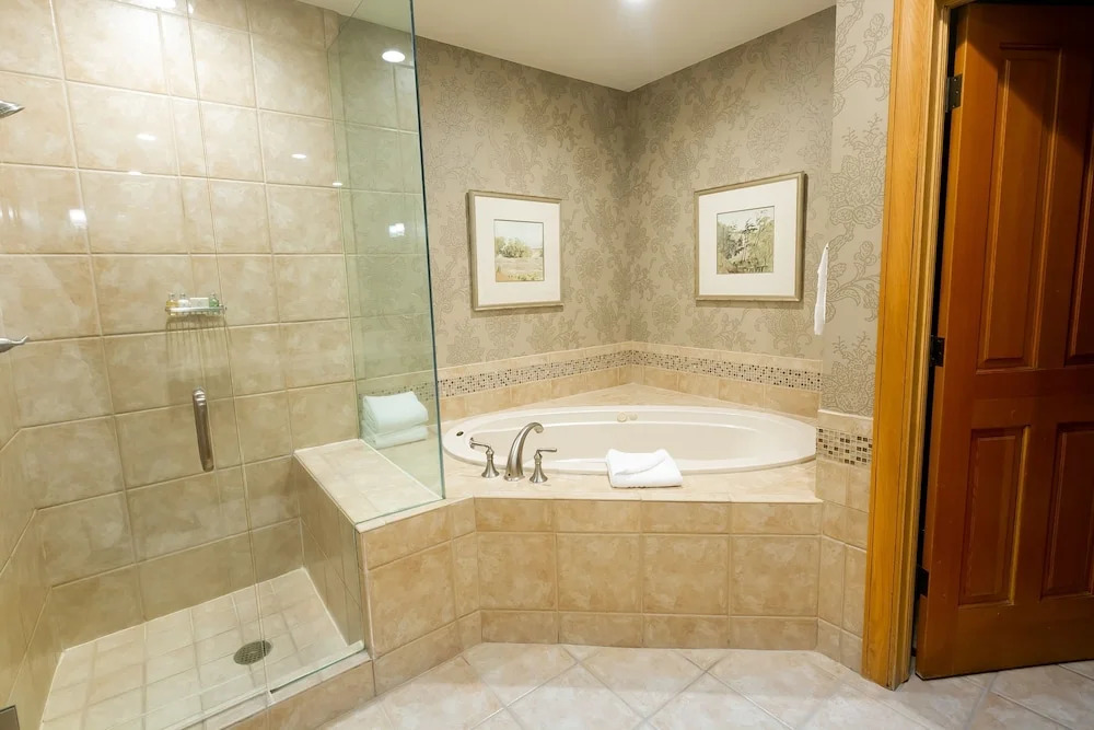 Premium Luxury Two Bedroom Suite with Mountain Views