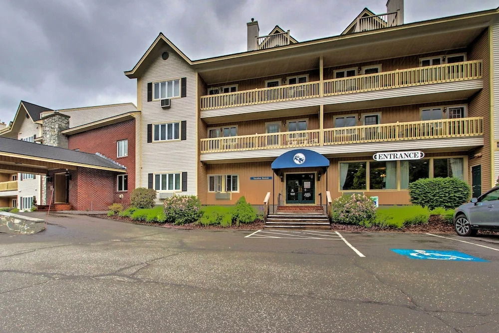 Hike, Ski, Explore: Lincoln Condo w/ Pool Access