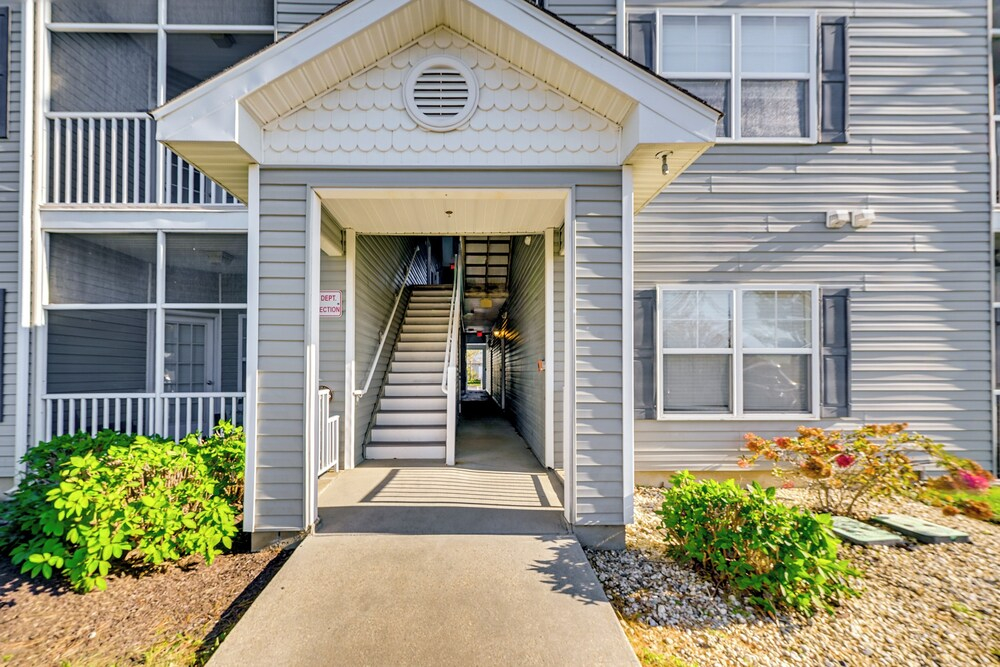 Pool Access & Easy Beach Days! Lewes Unit w/ Patio