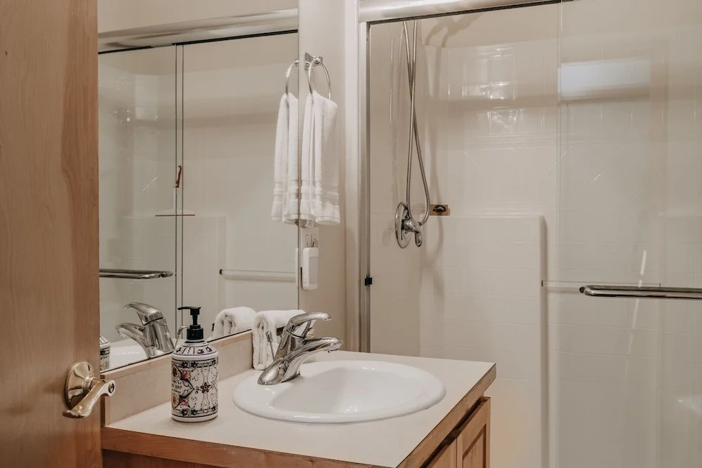 61mbr - Hot Tub - Wi-fi - Pets Ok - Sleeps 6 3 Bedroom Home by Redawning
