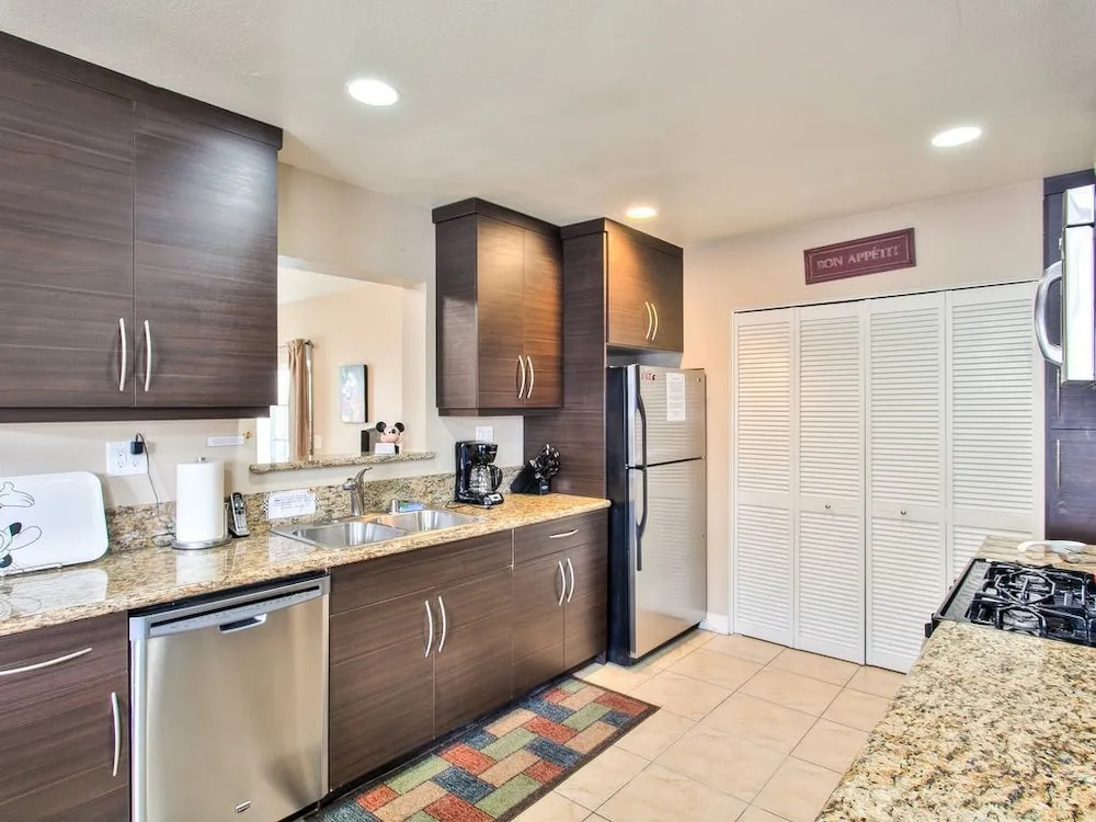 Atlantis - 4 Br Home