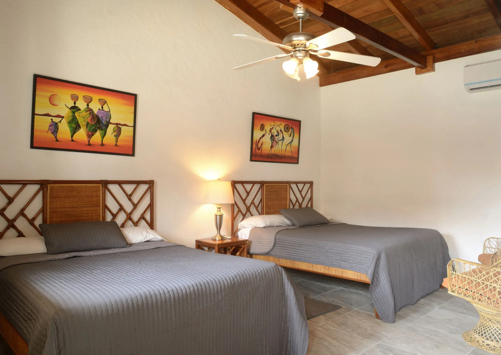 Parrot Cove Lodge