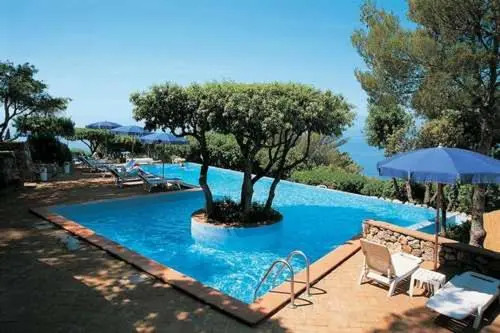 Maremonti Consorzio di Calapiccola con piscina e spiaggia