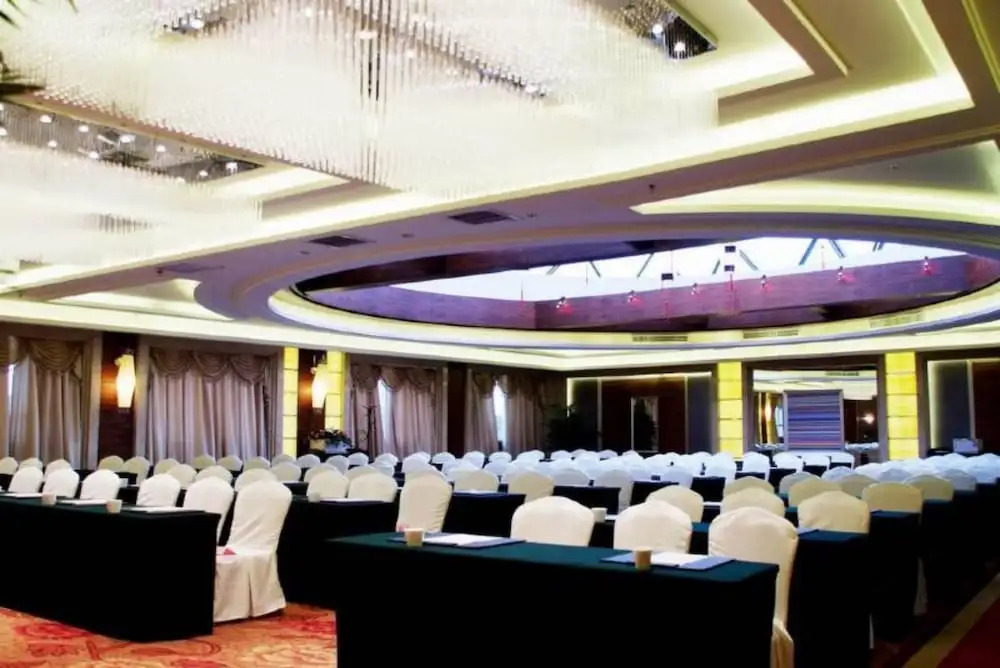 Oasis Grand Hotel