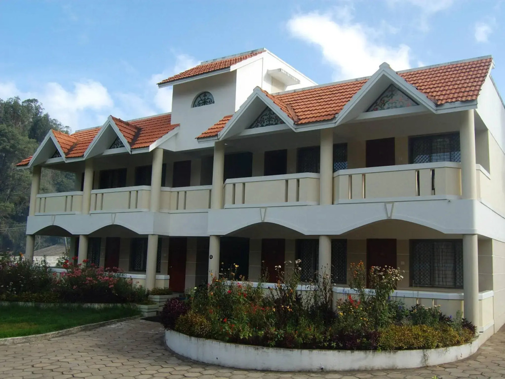 Green lake view resort cottage