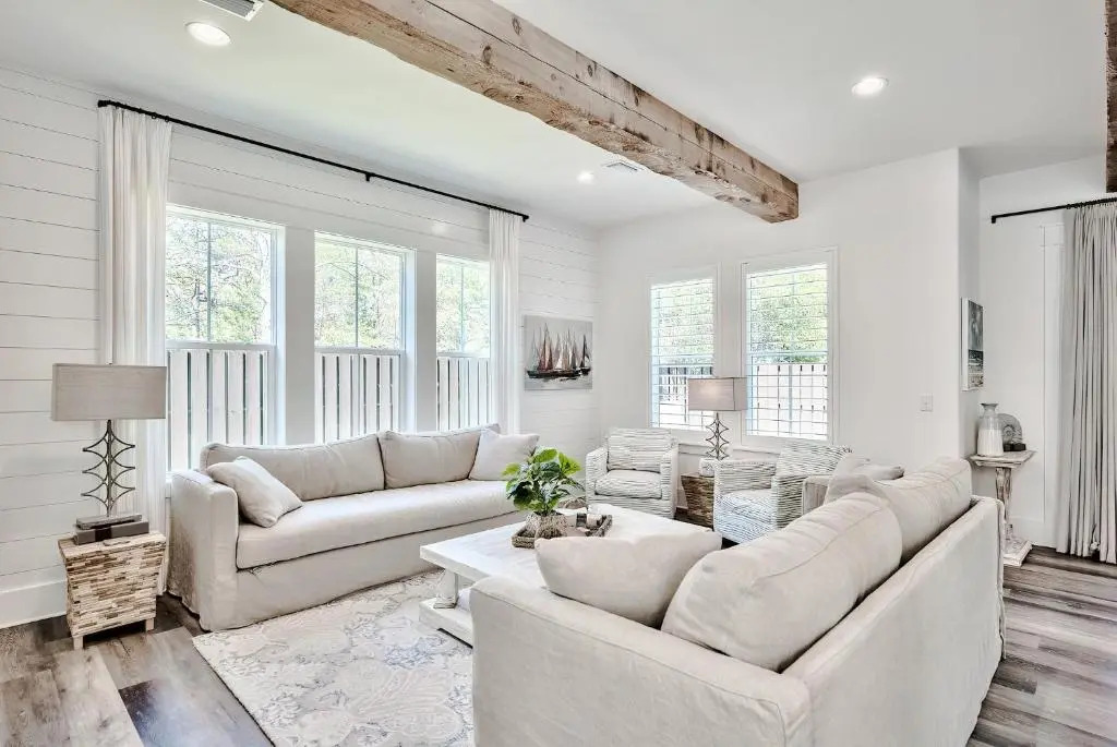 Private Pool-Grill! Walk to Beach-Restaurants - 2 Master Bedrooms!