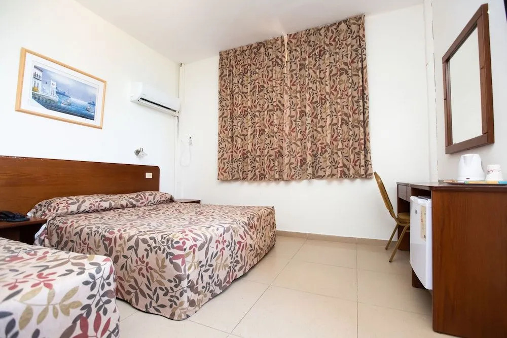Ginot Yam Hotel