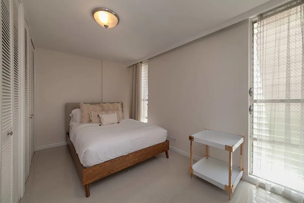 Huge 2br/2ba Mins Away From Waikiki Beach by Domio