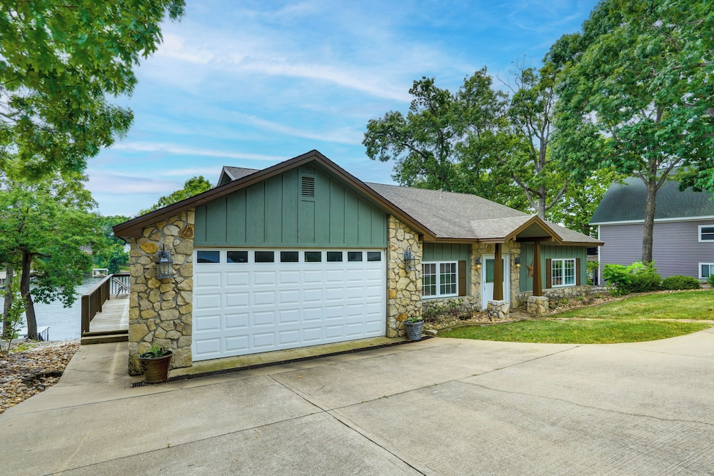 Large Lake of the Ozarks Home: Deck, Dock & Views
