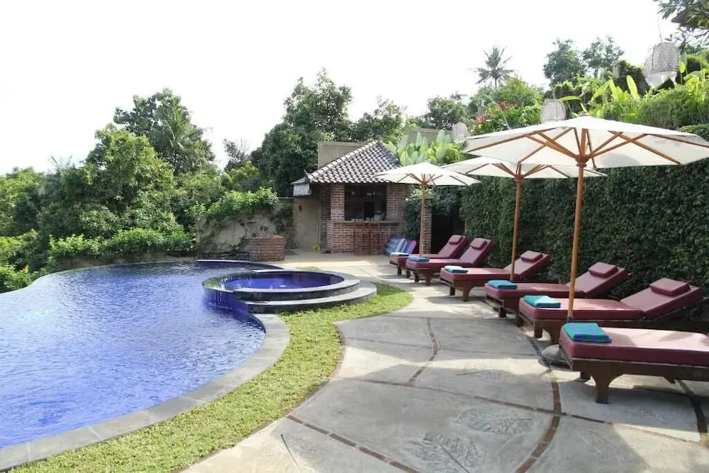 Alamanda Lovina Resort