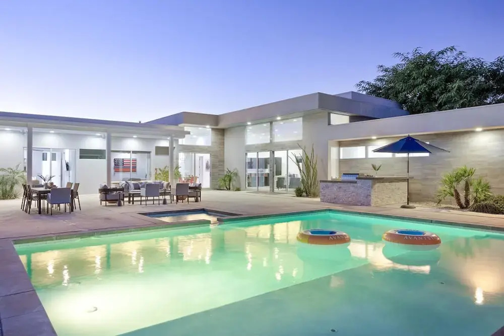 Polo Villa 9 by Avantstay Backyard w Putting Green Pool Spa 5 BDR 260312