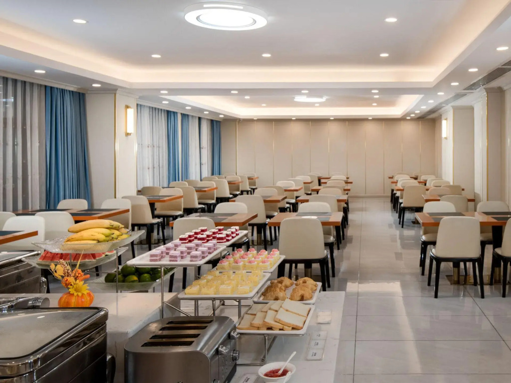 Vienna International Hotel (Maoming High-speed Railway Station)
